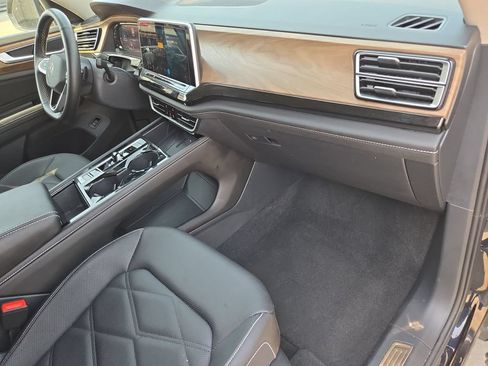 Used 2025 Volkswagen Atlas SE FWD image 31