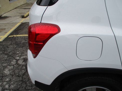 Used 2019 Chevrolet Trax LT w/ LT Convenience Package AWD/4WD image 16