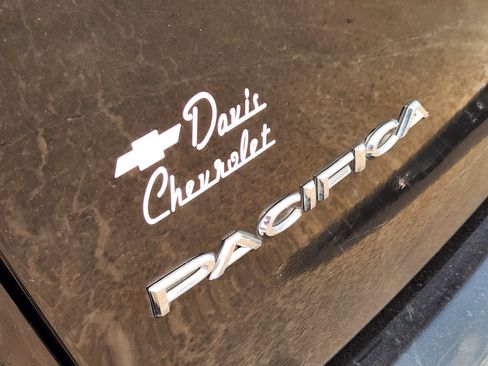 Used 2023 Chrysler Pacifica Touring-L FWD image 13