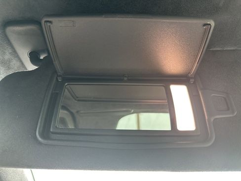 Used 2018 Land Rover Range Rover Velar R-Dynamic HSE image 32