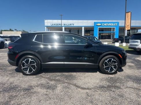 New 2026 Chevrolet Equinox EV LT image 2