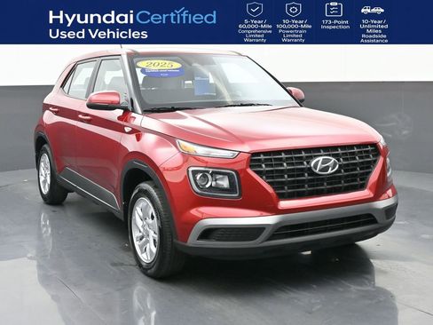 Certified 2025 Hyundai Venue SE image 1