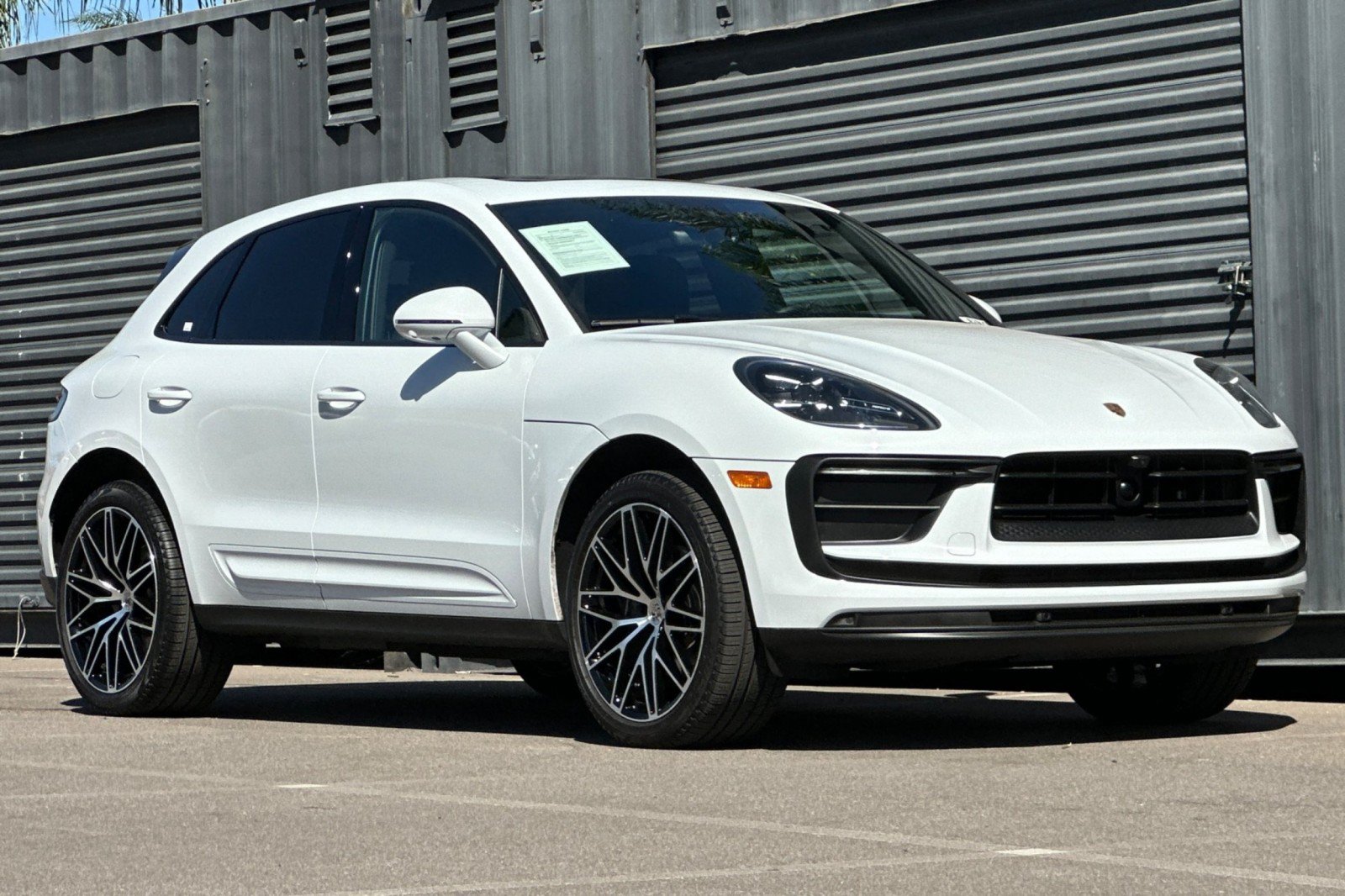 Used 2026 Porsche Macan AWD/4WD image 10