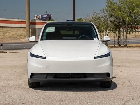Used 2026 Tesla Model Y Long Range AWD/4WD image 3