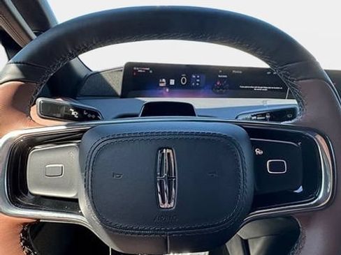 New 2026 Lincoln Navigator L Reserve AWD/4WD image 18