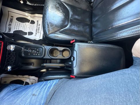 Used 2016 Jeep Wrangler Unlimited Rubicon AWD/4WD image 19