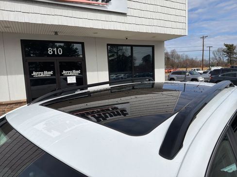 Used 2022 Jeep Cherokee Limited w/ Mopar Interior Package image 12