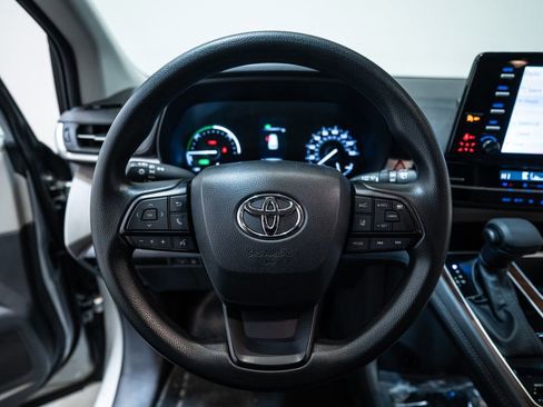 Used 2023 Toyota Sienna LE image 17