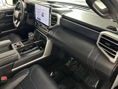 Used 2025 Toyota Sequoia Platinum image 28