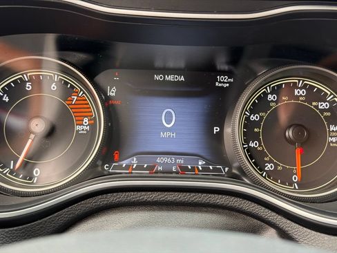 Used 2022 Jeep Cherokee Latitude Lux FWD image 2