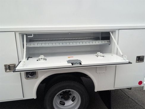 New 2025 Chevrolet Express 3500 image 18