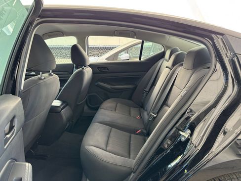 Used 2025 Nissan Altima 2.5 SV FWD image 25