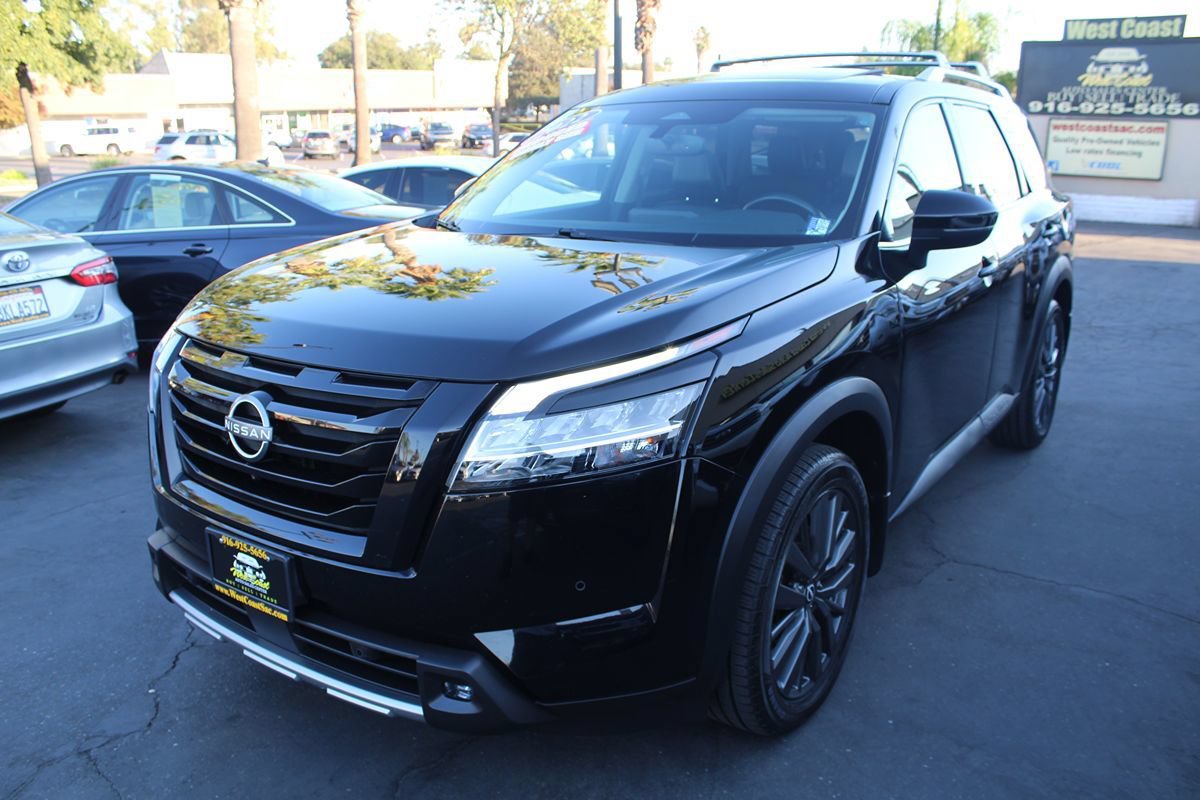 Used 2022 Nissan Pathfinder SL w/ SL Premium Package FWD image 4