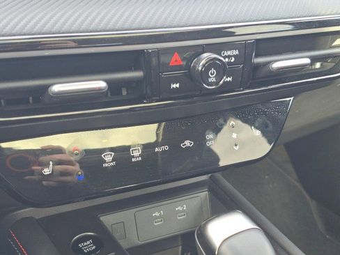 Used 2025 Nissan Kicks SR w/ SR Premium Package image 35