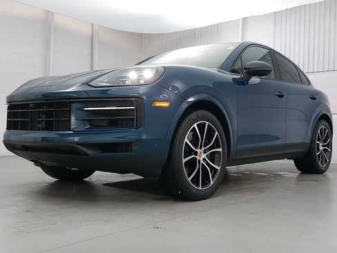 Used 2025 Porsche Cayenne Coupe image 1