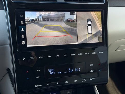 Used 2024 Hyundai Tucson Limited image 16