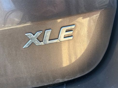 Used 2012 Toyota Sienna XLE w/ Entertainment Pkg image 28