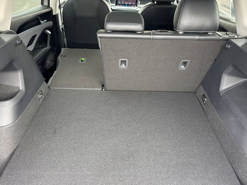 New 2026 Volkswagen Tiguan SE image 13