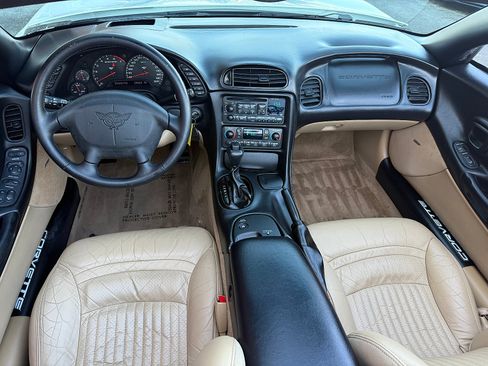 Used 2004 Chevrolet Corvette Convertible w/ Preferred Equipment Group image 17