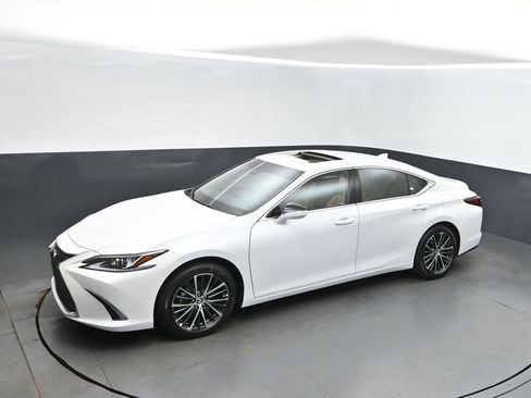 New 2025 Lexus ES 350 w/ Premium Package image 31