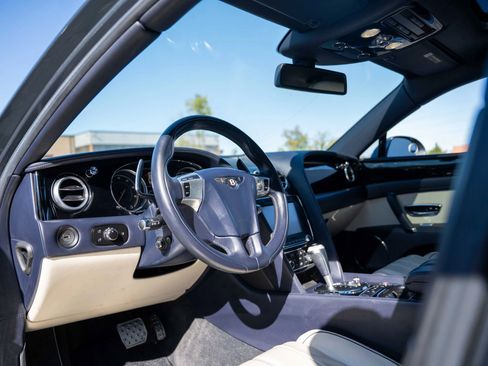 Used 2016 Bentley Flying Spur V8 image 2