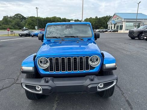 Used 2025 Jeep Wrangler Unlimited Sahara AWD/4WD image 19