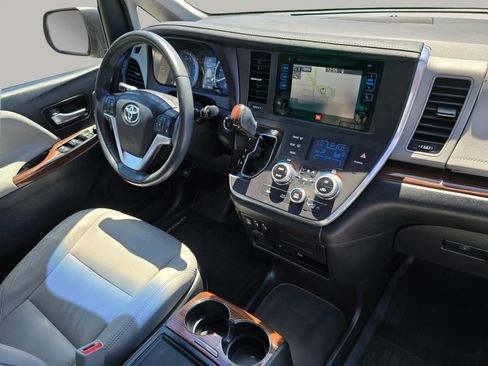 Used 2017 Toyota Sienna Limited Premium AWD/4WD image 33