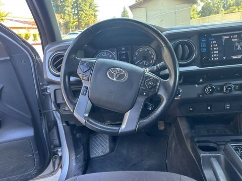 Used 2017 Toyota Tacoma TRD Sport w/ Tow Package RWD image 16