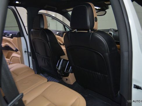 Used 2016 Porsche Cayenne image 19