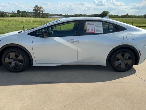 Used 2025 Toyota Prius Limited image 6