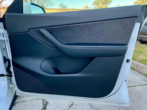 Used 2021 Tesla Model Y Long Range AWD/4WD image 28
