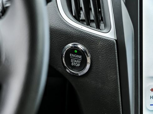 Used 2024 Ford Edge SE image 3