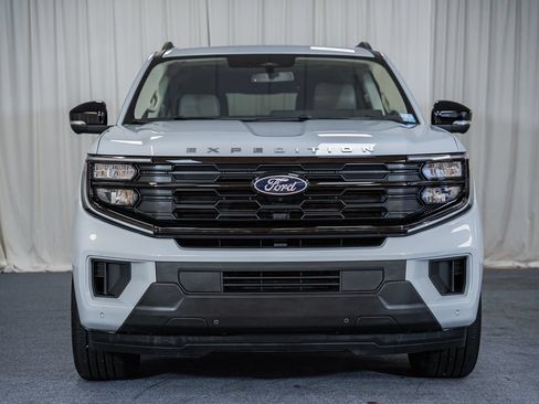 Used 2025 Ford Expedition Max Active RWD image 2