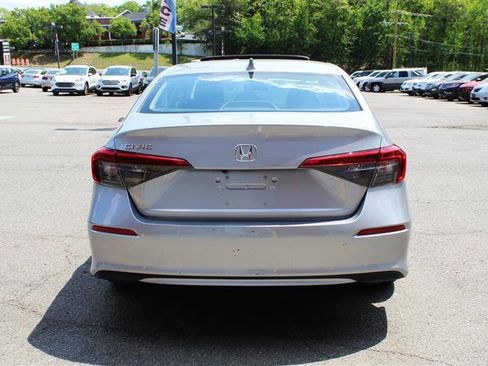 Used 2022 Honda Civic EX image 4