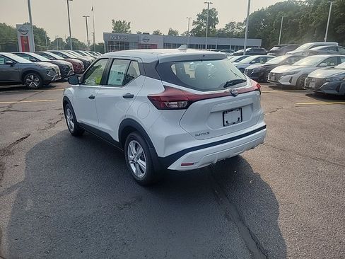 Certified 2025 Nissan Kicks Play S image 3