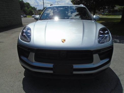 Used 2023 Porsche Macan w/ Driver Memory Package AWD/4WD image 4