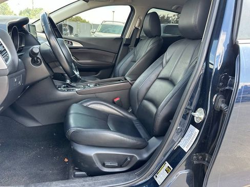 Used 2018 MAZDA MAZDA3 Touring FWD image 11