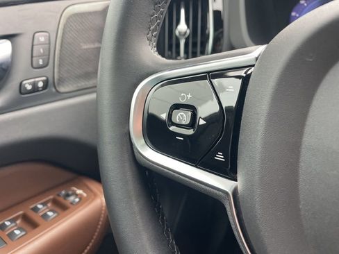 Certified 2023 Volvo XC60 B5 Plus w/ Climate Package image 38