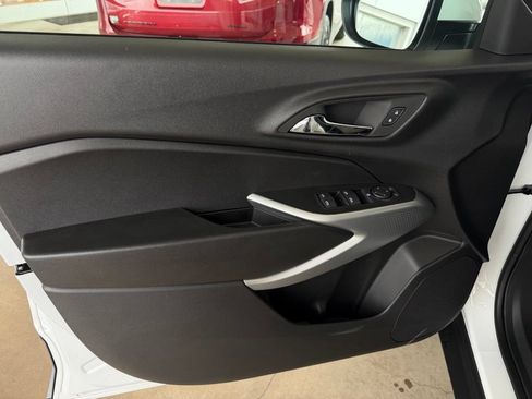New 2026 Chevrolet Trax LS w/ LS Convenience Package FWD image 11