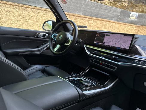 Certified 2024 BMW X5 xDrive40i w/ M Sport Package image 10