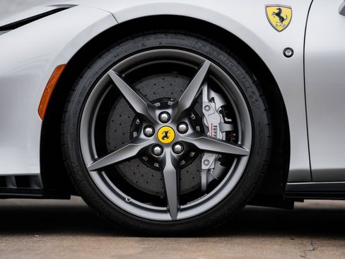 Used 2022 Ferrari F8 Tributo image 29