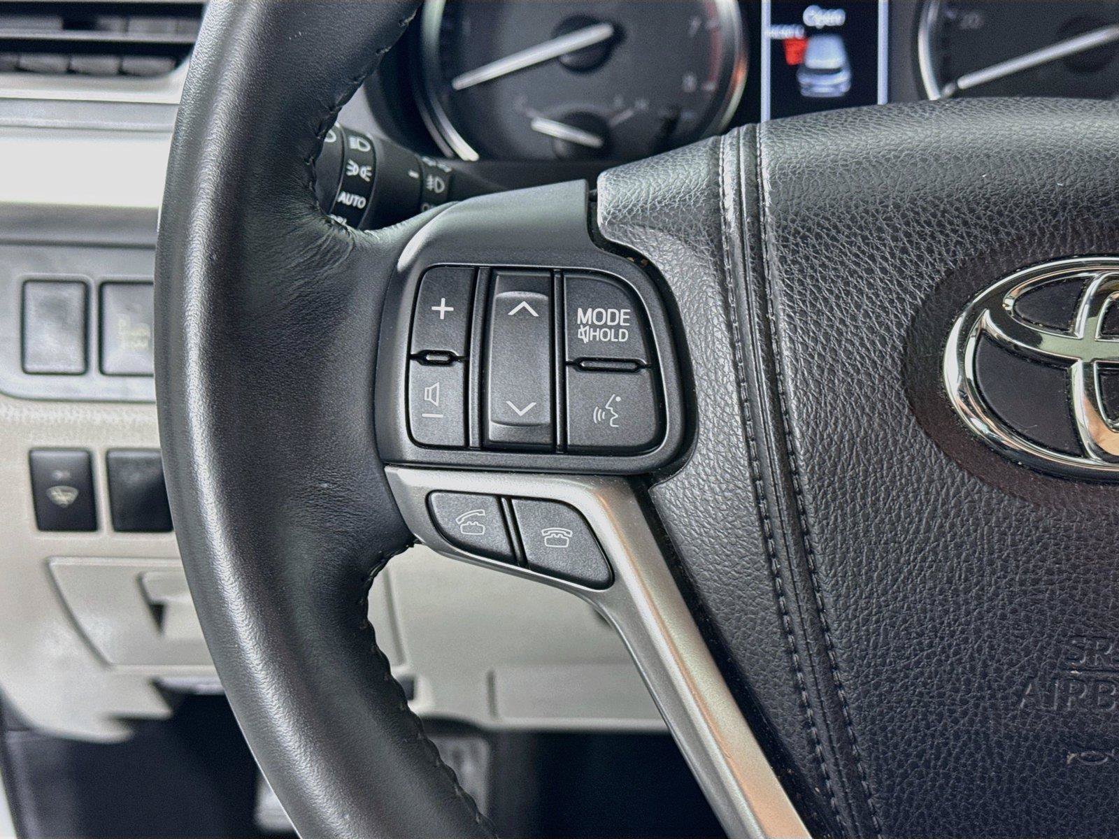 Used 2015 Toyota Highlander Limited FWD image 17