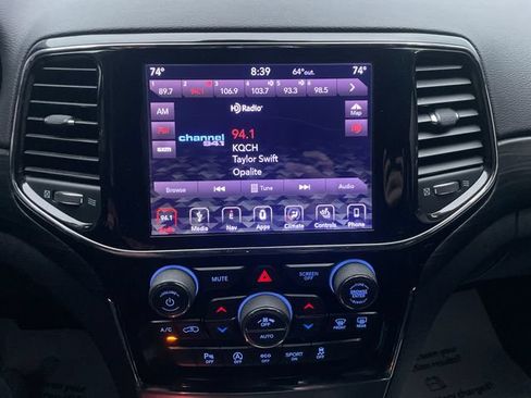 Used 2019 Jeep Grand Cherokee Altitude AWD/4WD image 13