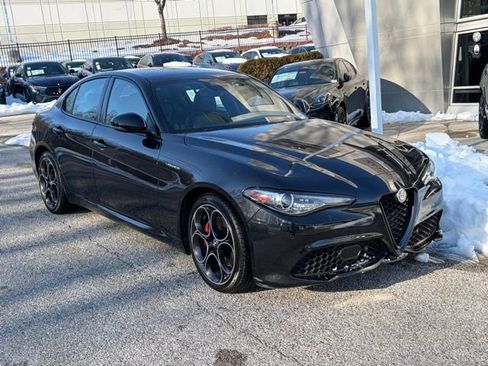 Used 2022 Alfa Romeo Giulia Veloce image 1