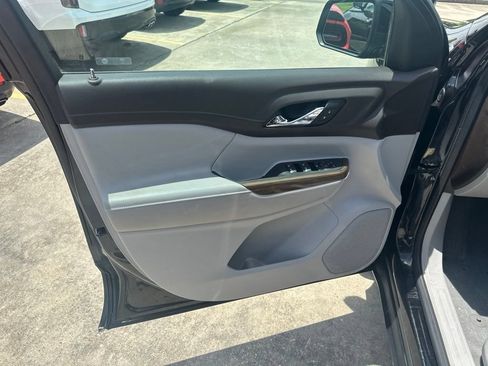 Used 2022 GMC Acadia SLE FWD image 23
