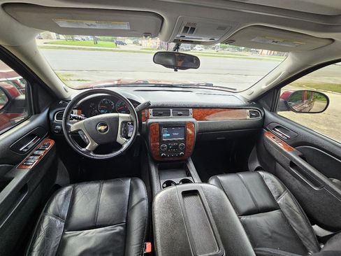 Used 2011 Chevrolet Suburban LT image 18