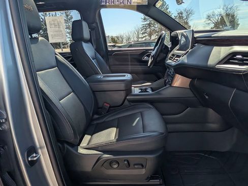 Used 2023 Chevrolet Suburban High Country image 14