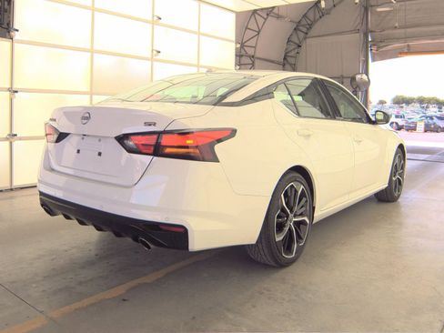 Used 2024 Nissan Altima 2.5 SR FWD image 7