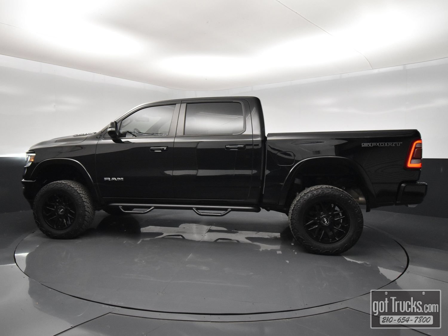 Used 2020 RAM 1500 Laramie w/ Sport Appearance Package AWD/4WD image 3