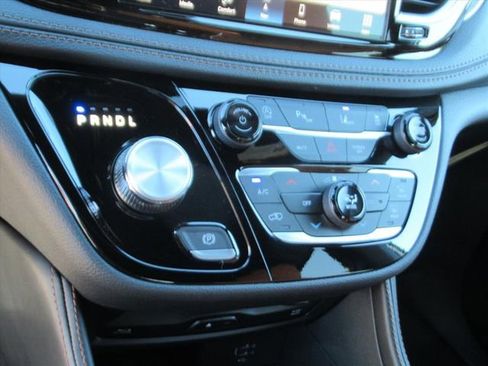 New 2026 Chrysler Pacifica Pinnacle image 25